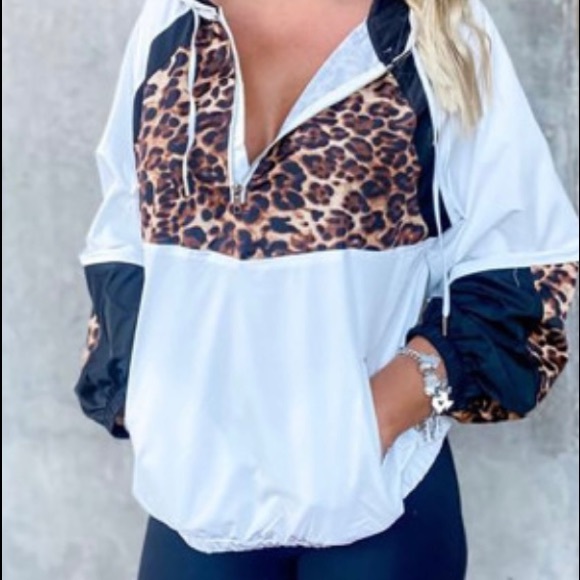 SALE BEAUTIFUL WHITE LEOPARD PRINT WINDBREAKER - Picture 3 of 4